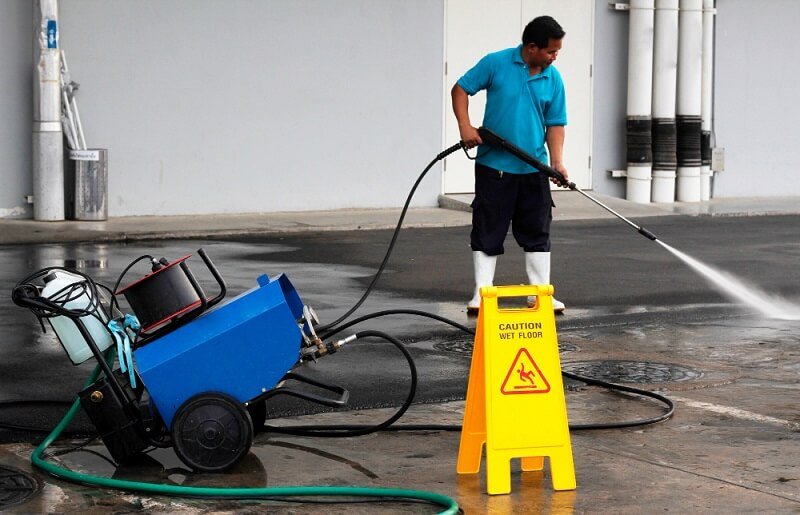 65279fff5c7f1ee45053d09d_pressure washing the road